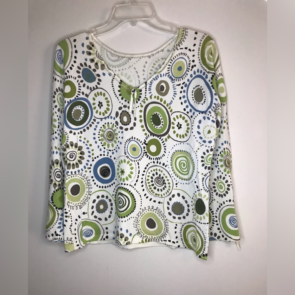 Beautiful sweater with amazing details L